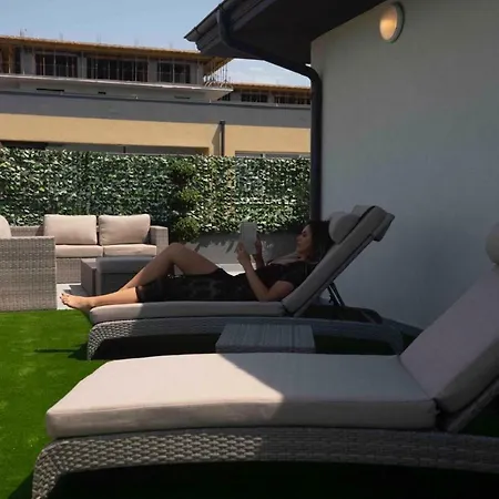 Beach Chic Penthouse Mamaia Nord * 康斯坦察